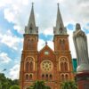 Vistes de la catedral vietnamita Notre Dame, Vietnam.