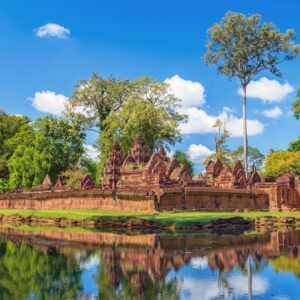 Banteay Srei, Laos i Cambodja