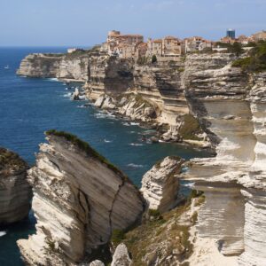 Vistes de Bonifacio, vistes de les roques blanques des del Far.